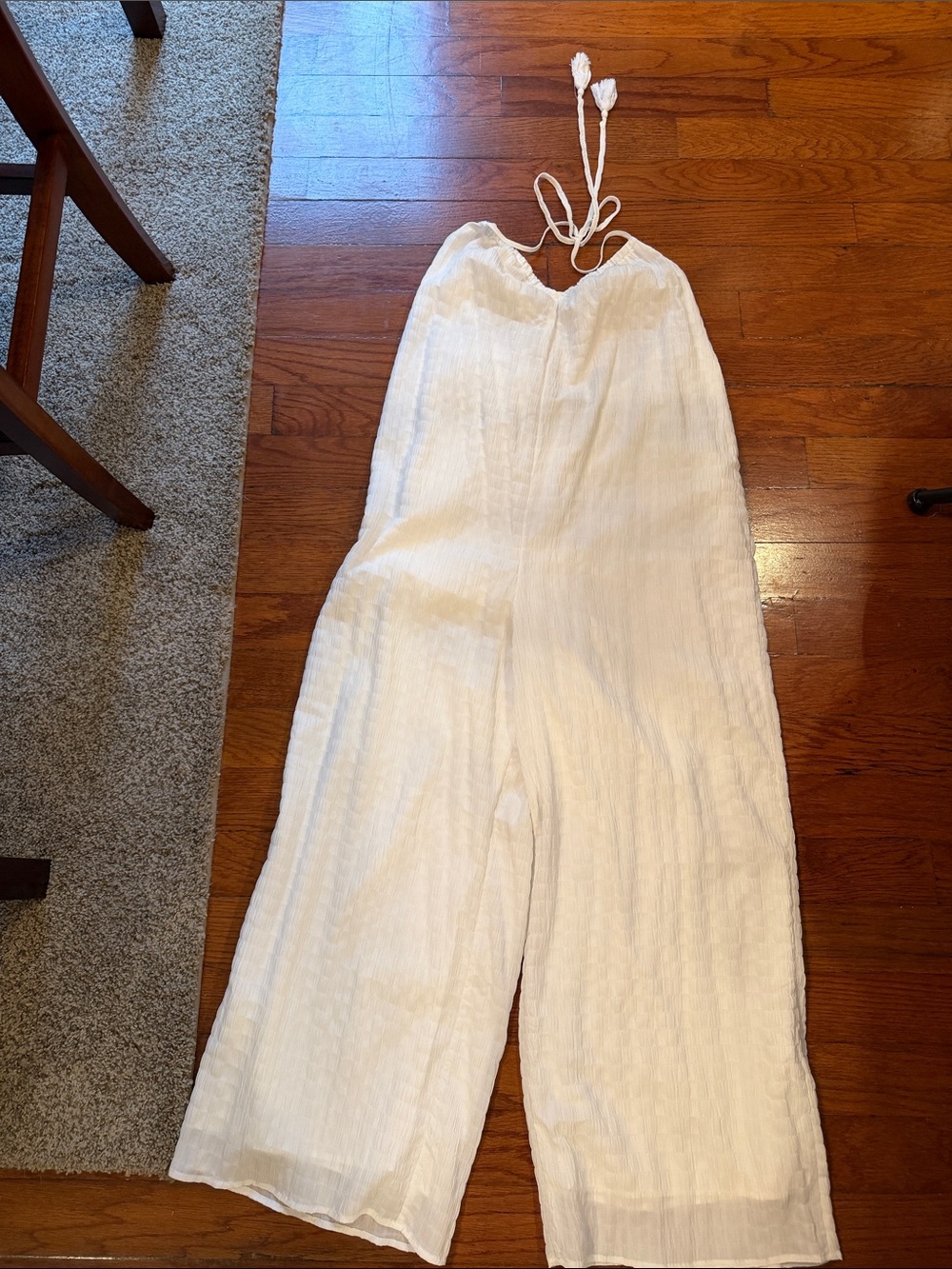 White Textured halter Wide-Leg Jumpsuit - Picture 3 of 4